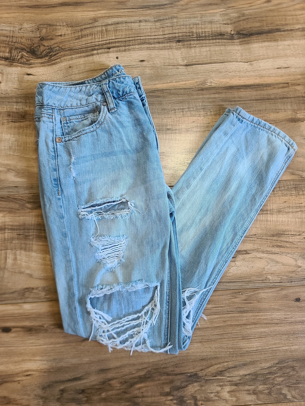 American Eagle Outfitters Light Blue Distressed Jeans Size 0 Ripped Mom Straight